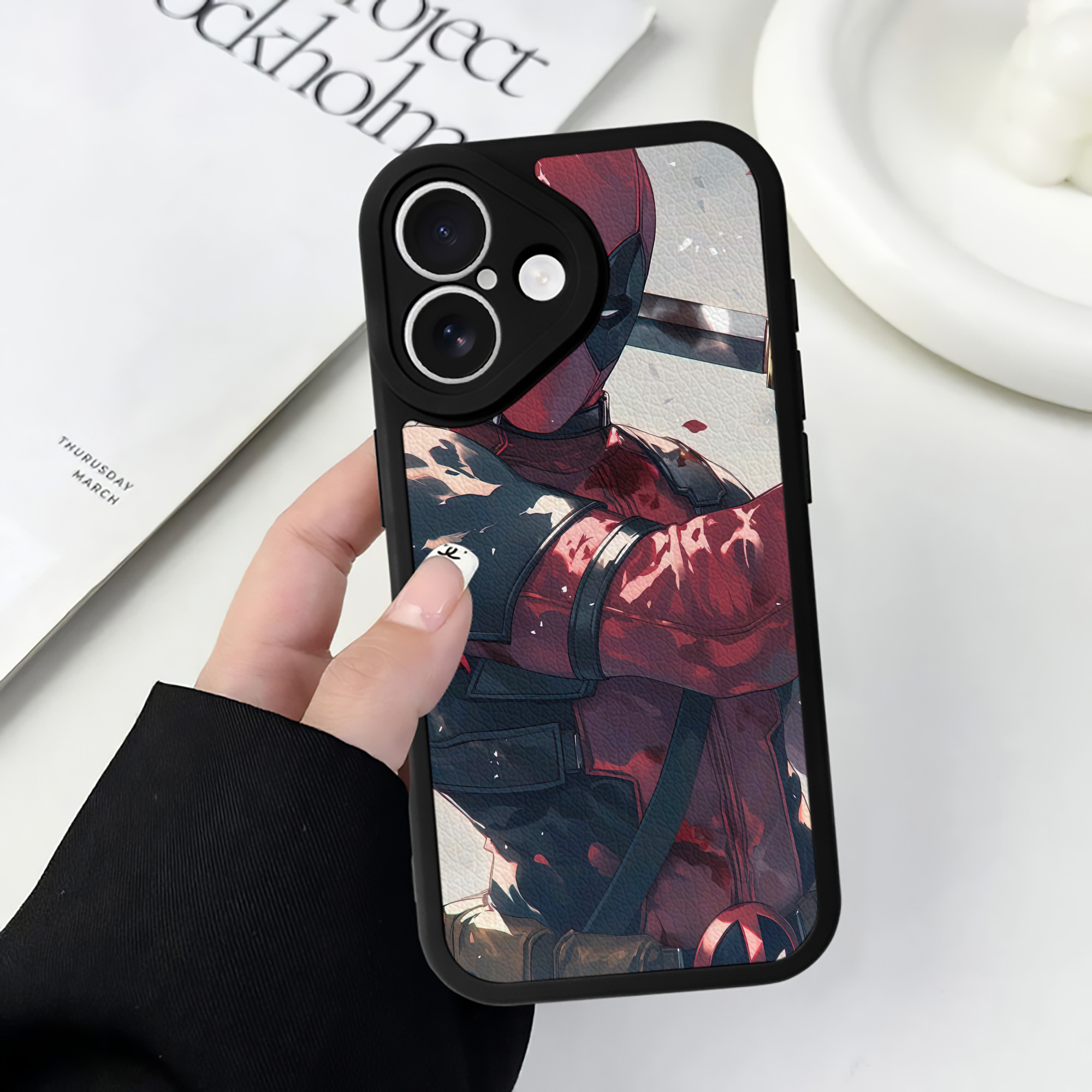 （画像用） Deadpool デッドプール 【iPhone 16シリーズ対応】シリコンスマホケース（レザー調） 材質：シリコン